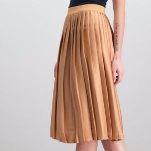 ⚡️Sold⚡️💸💸Maison Jules Pleated A-Line Midi Skirt - Picture 7 of 8
